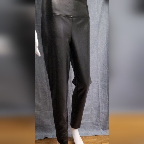 STUDIO by BADGLEY MISCHKA Black High Rise Faux Leather Ankle Pants - Picture 1 of 6